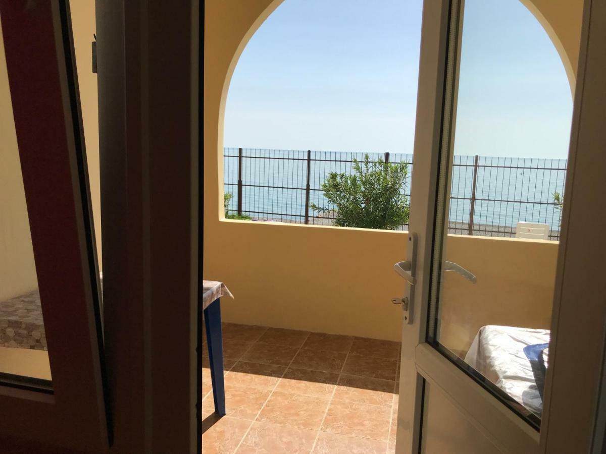 Hotel DavEl Gagra Exterior foto